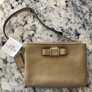 (SOLD) NWT Coach wristlet